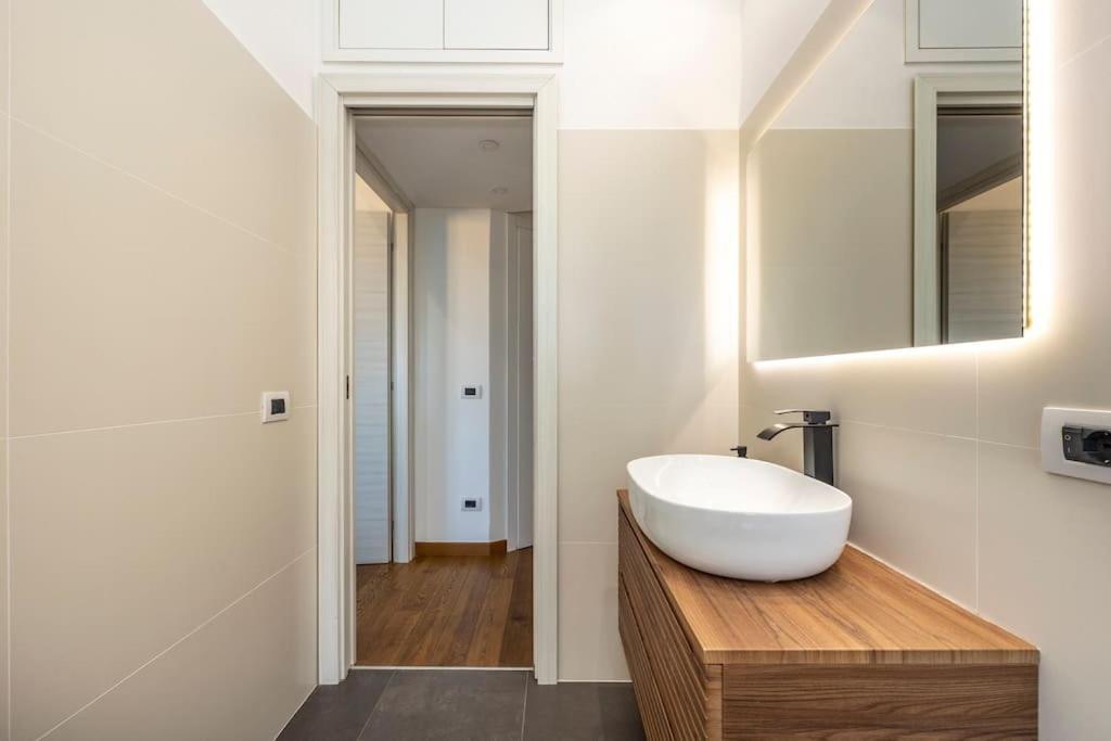 Stylish Apartment Rome Air Conditionig Wifi Tv 50 Metro 4 Minutes Away 外观 照片